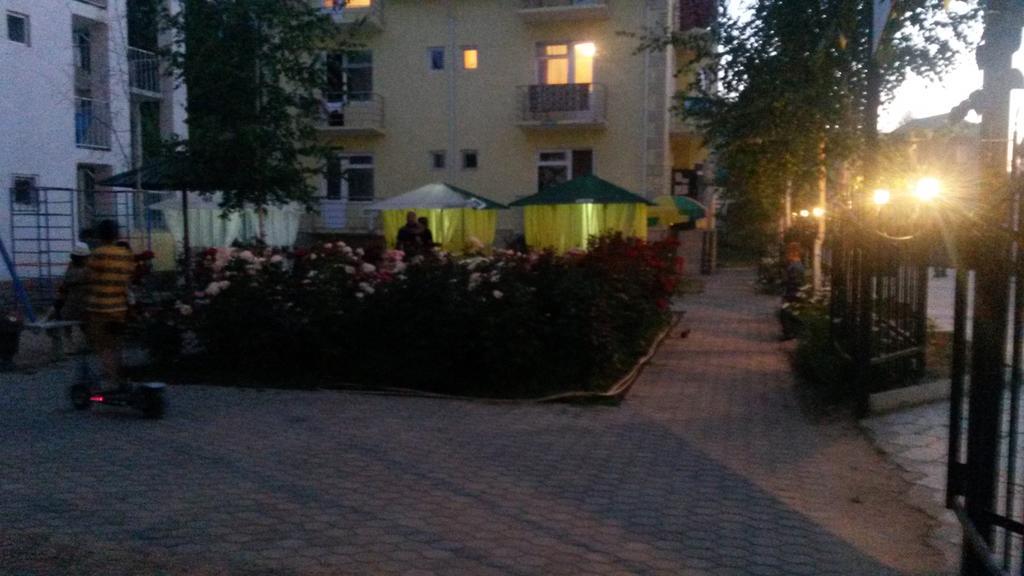 Hotel Gostinyi Dvor Bosteri Kültér fotó