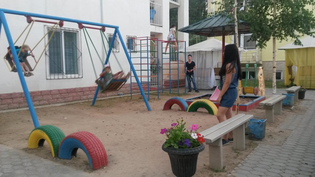 Hotel Gostinyi Dvor Bosteri Kültér fotó