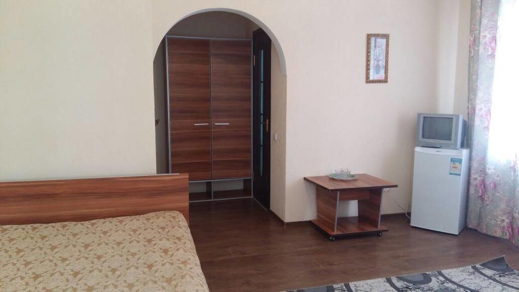 Hotel Gostinyi Dvor Bosteri Kültér fotó